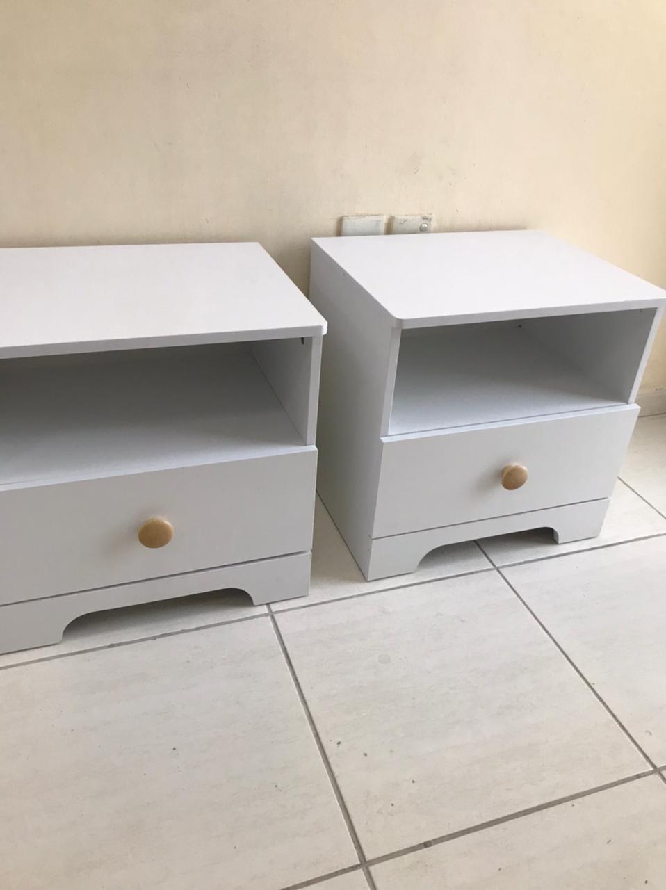 White side clearance table with drawer