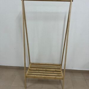 Clothes hanging rack