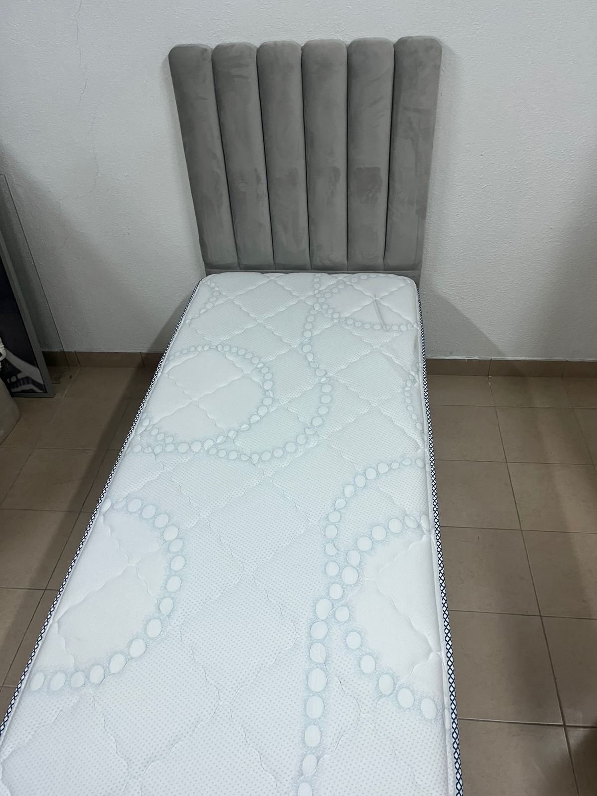 Single bed with mattress - Image 9