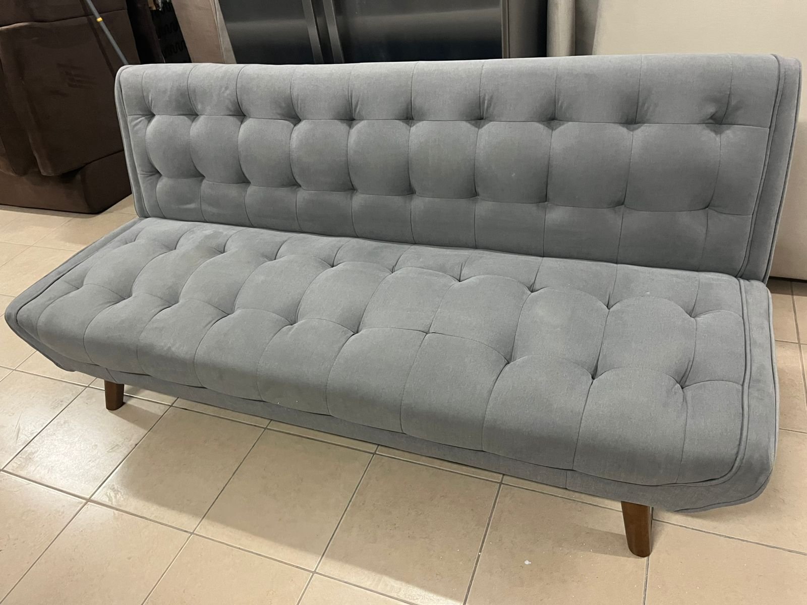 Sofa that converts into a bed - Image 4