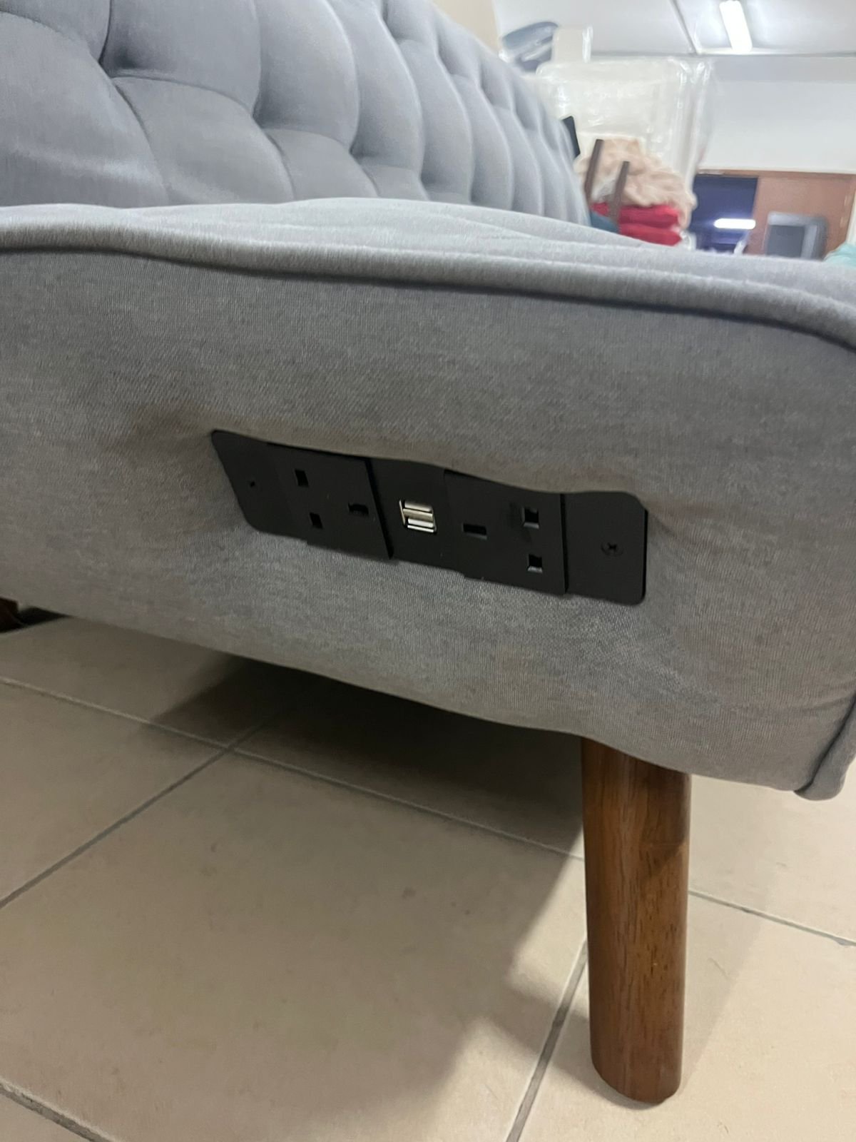 Sofa that converts into a bed - Image 6