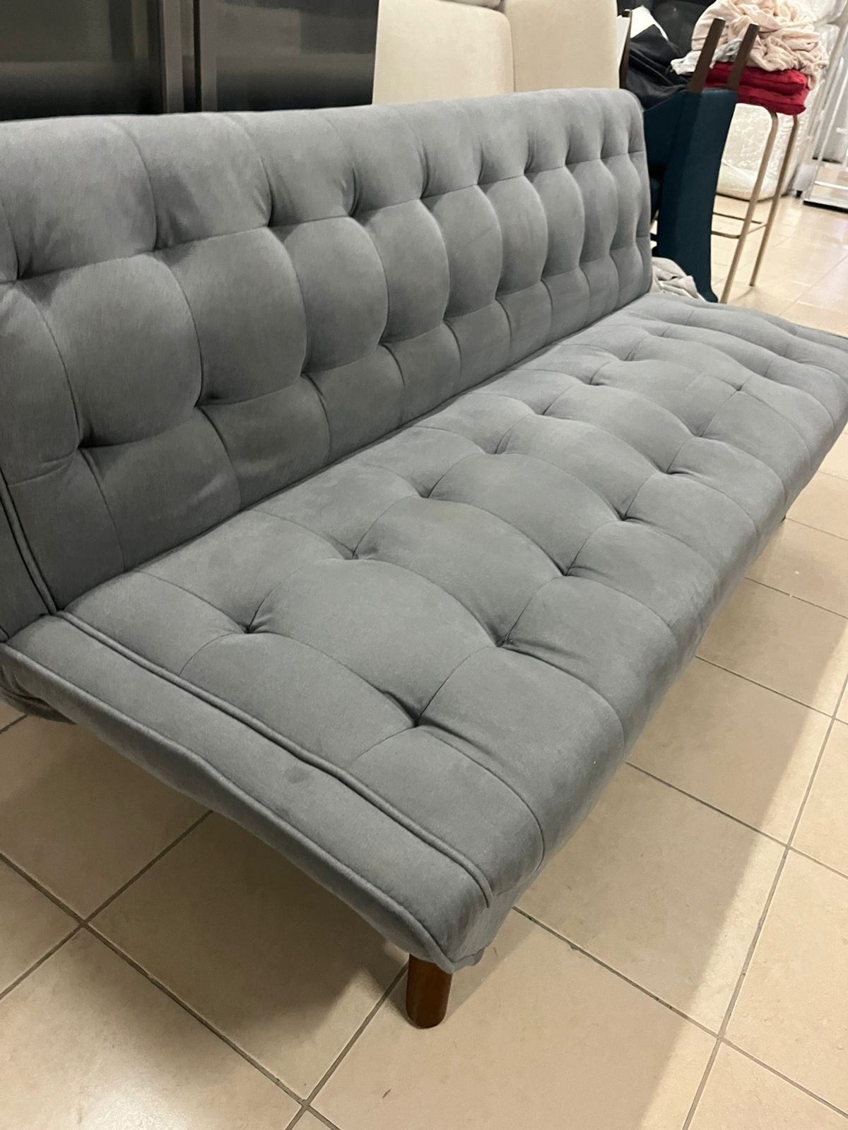 Sofa that converts into a bed - Image 7