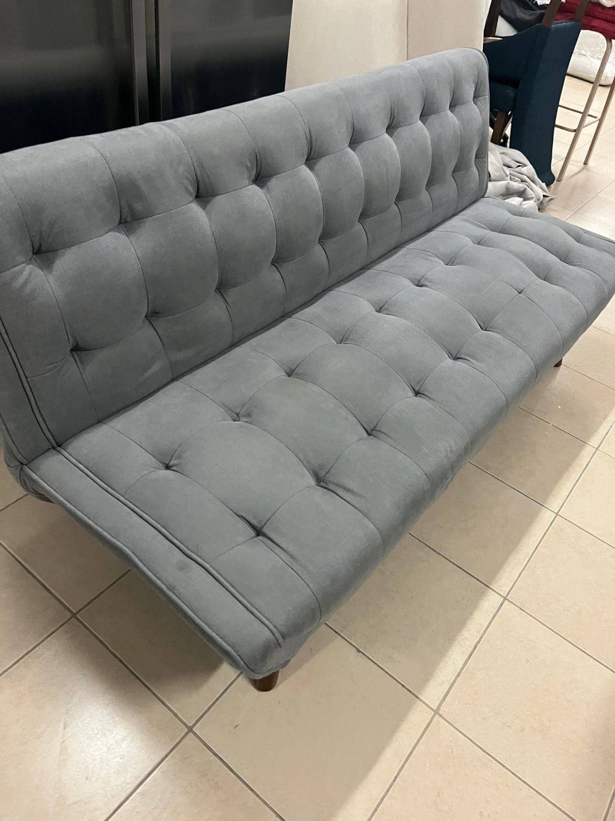 Sofa that converts into a bed - Image 8
