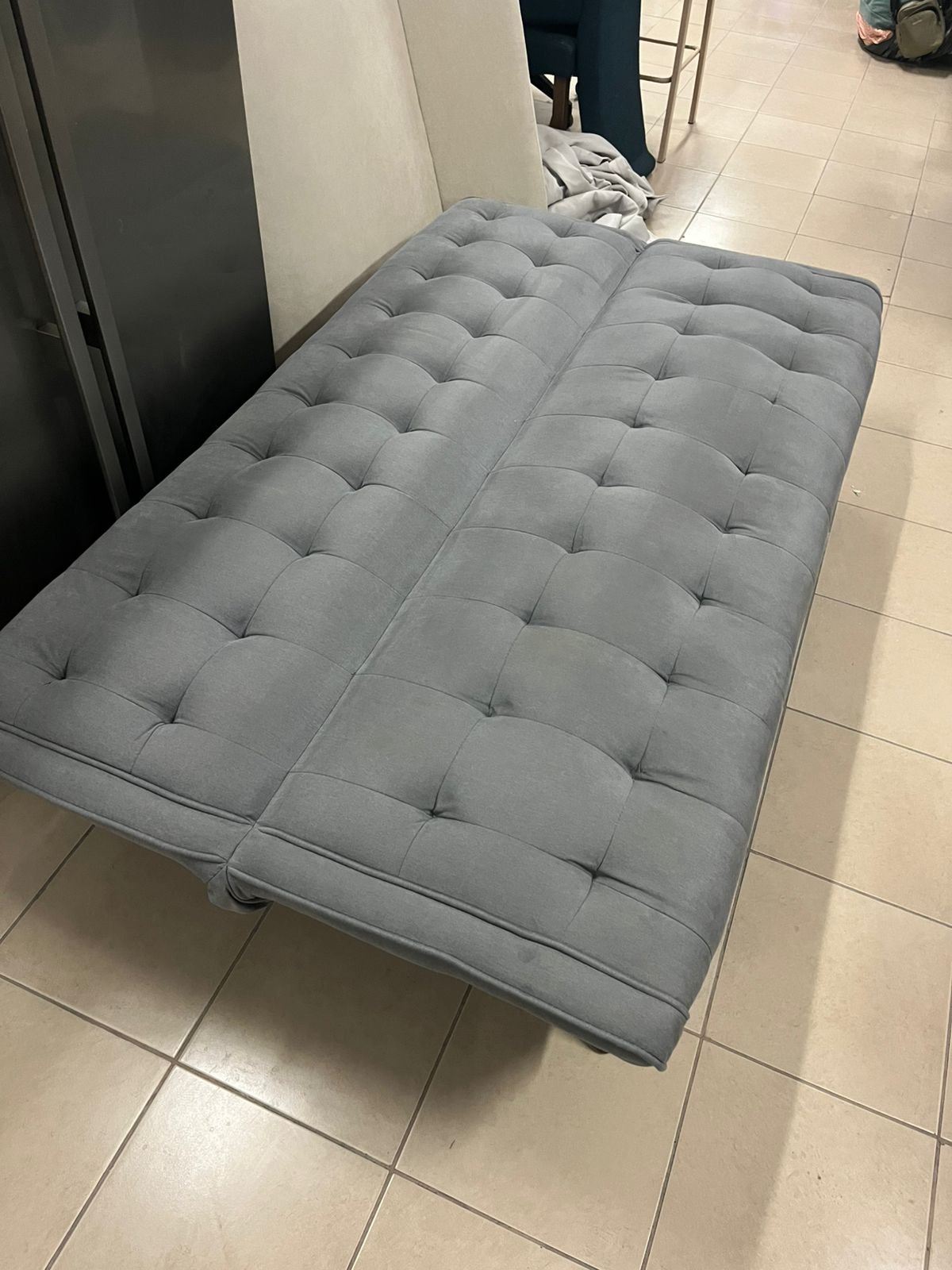 Sofa that converts into a bed - Image 10