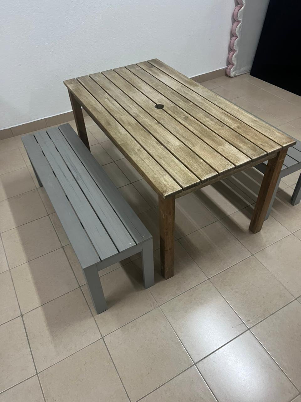 garden table and chairs