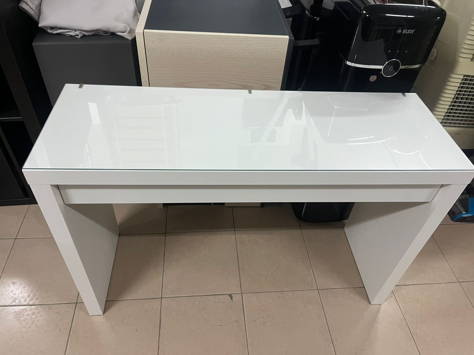 White desk with glass top