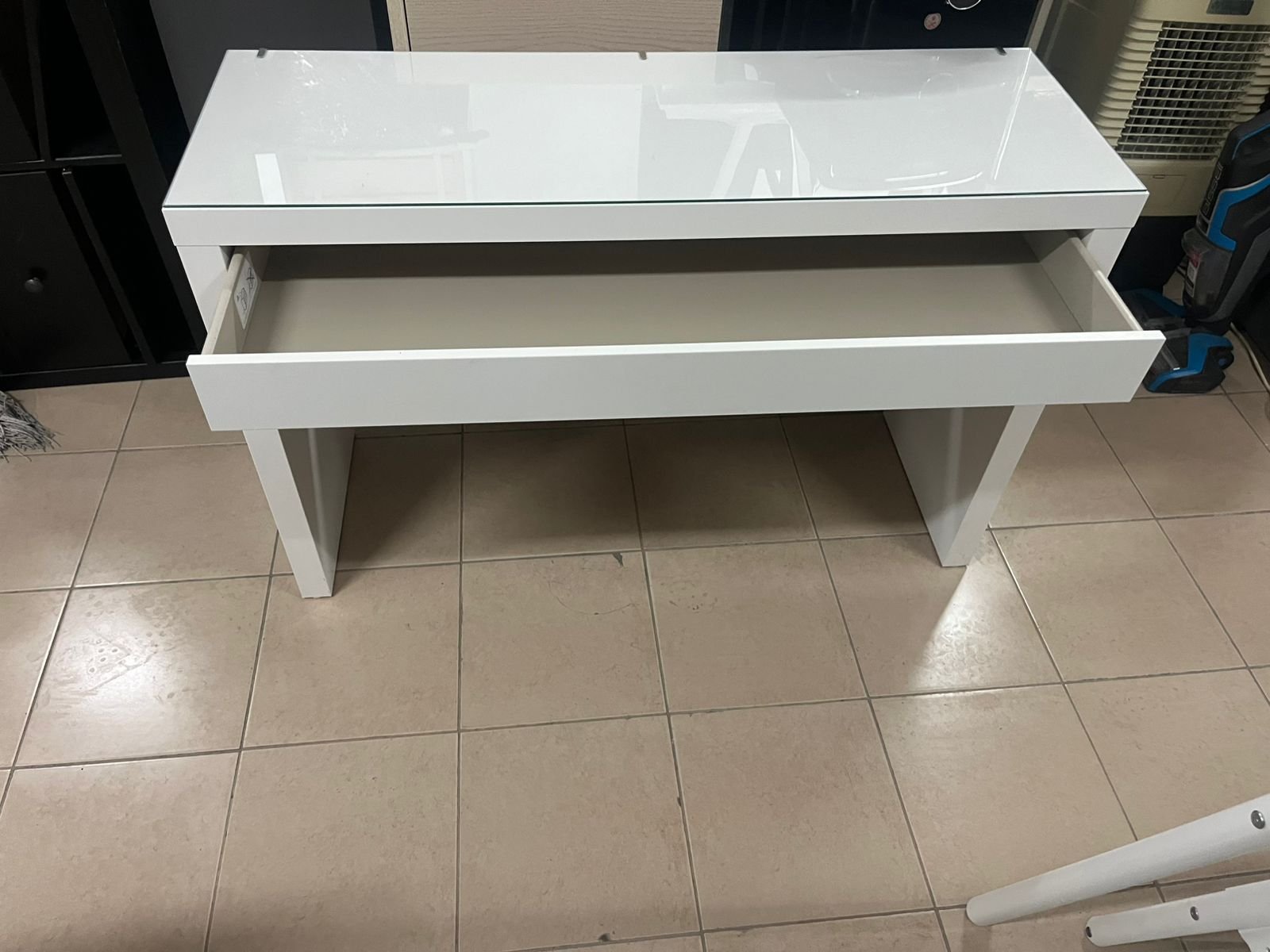 White desk with glass top - Image 9