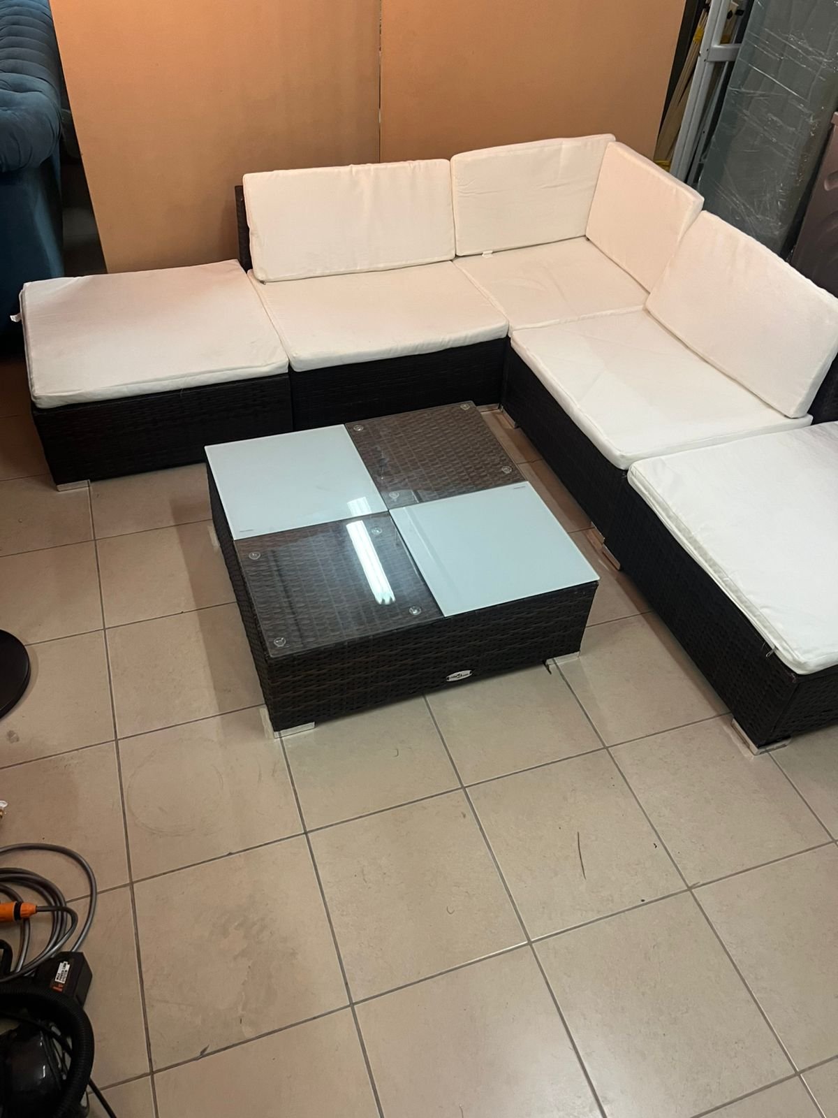 L-shaped sofa - Image 4