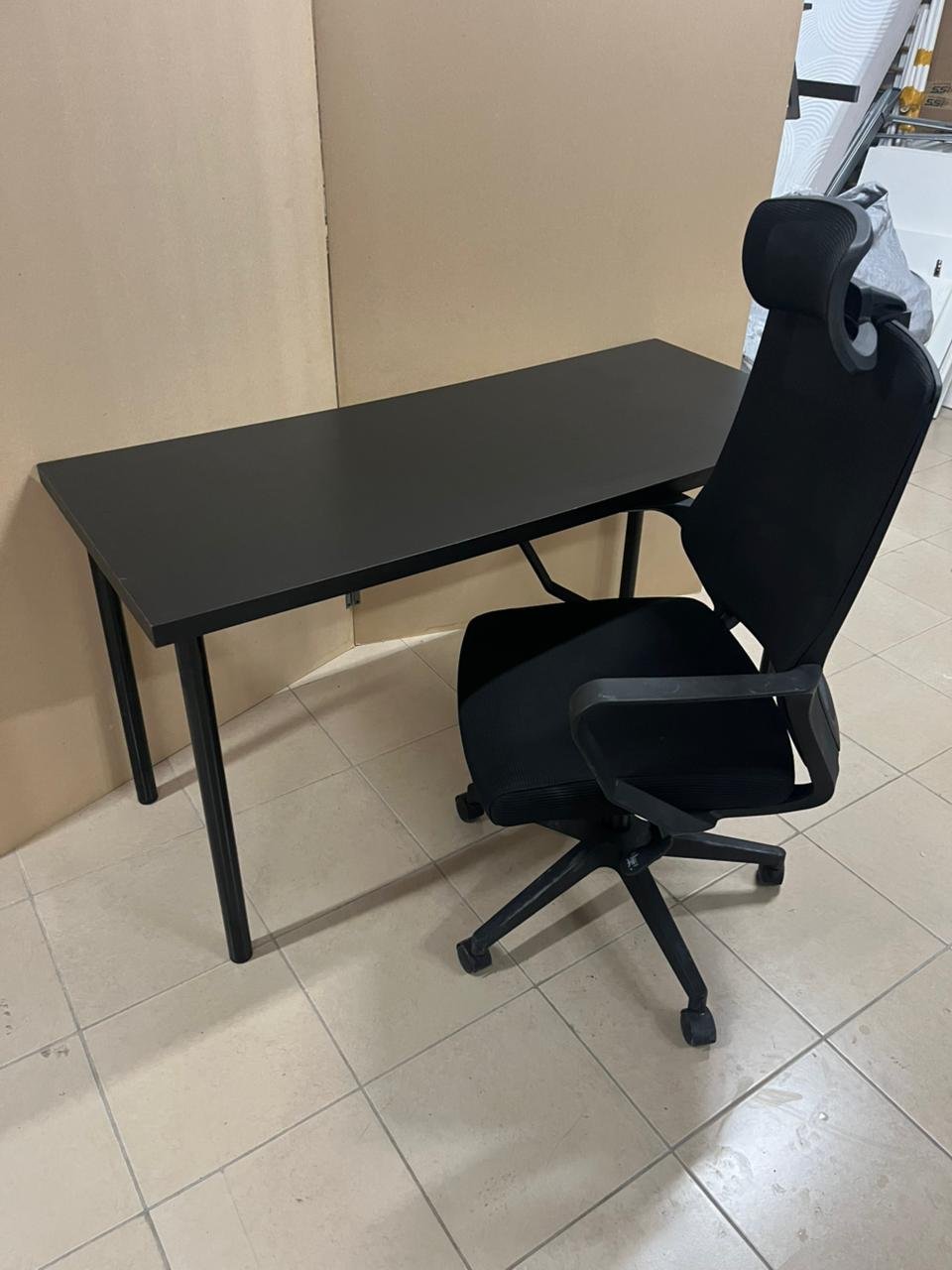 Office with a comfortable office chair - Image 2
