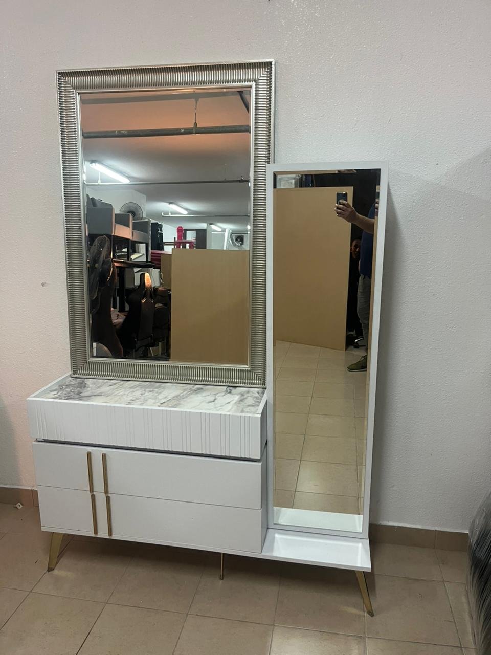 Dressing table with wardrobe - Image 3