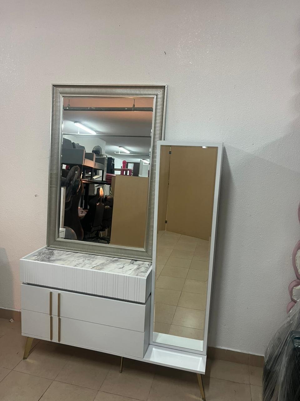 Dressing table with wardrobe - Image 4