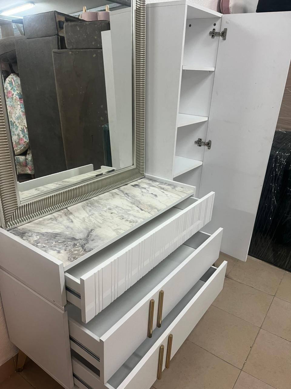 Dressing table with wardrobe - Image 8