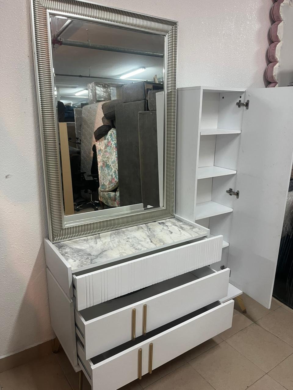 Dressing table with wardrobe - Image 9