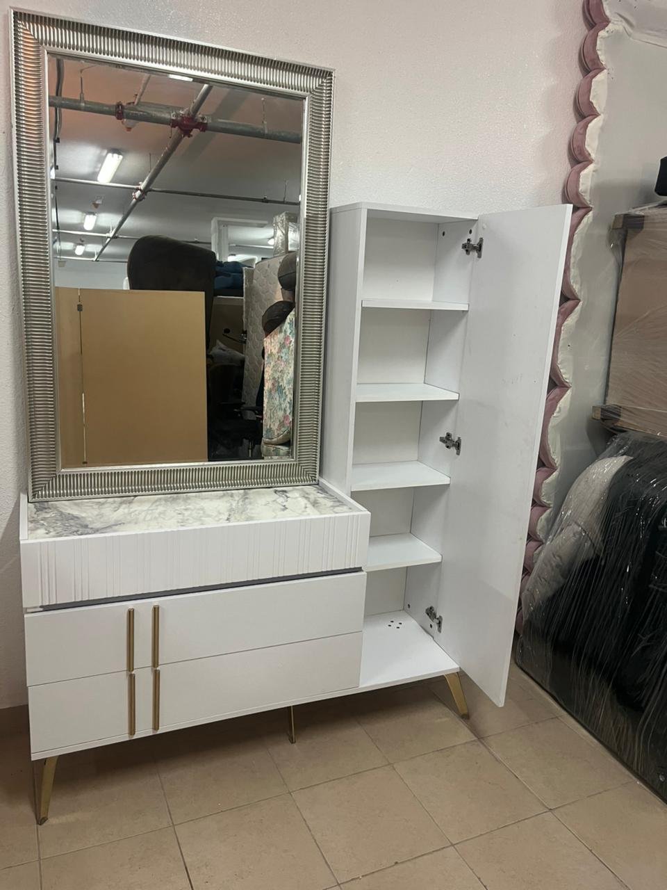 Dressing table with wardrobe - Image 11