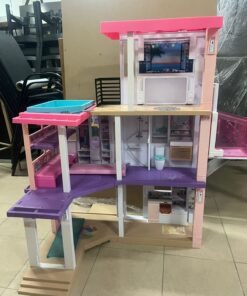 Girls' plastic playhouse