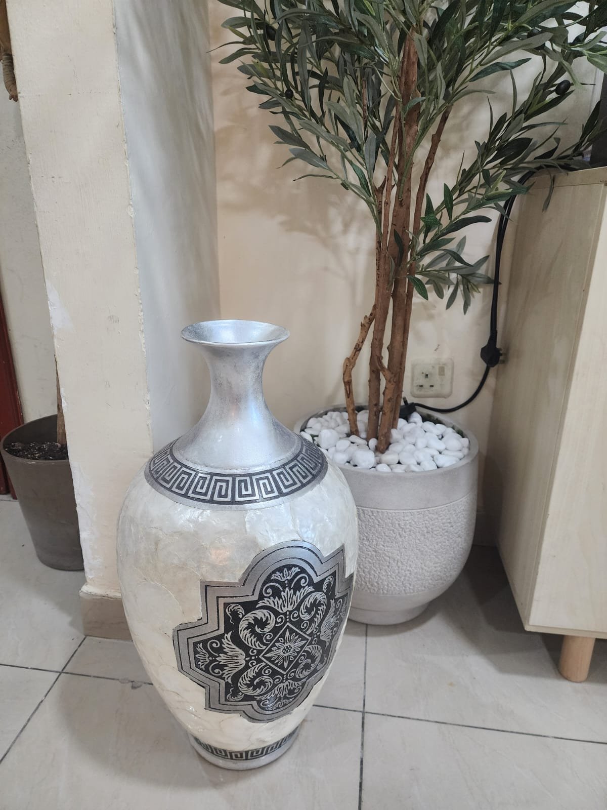 decorative vase - Image 2