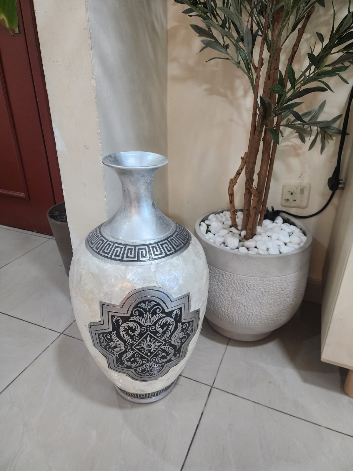 decorative vase - Image 3