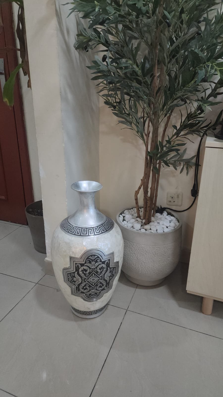 decorative vase - Image 4