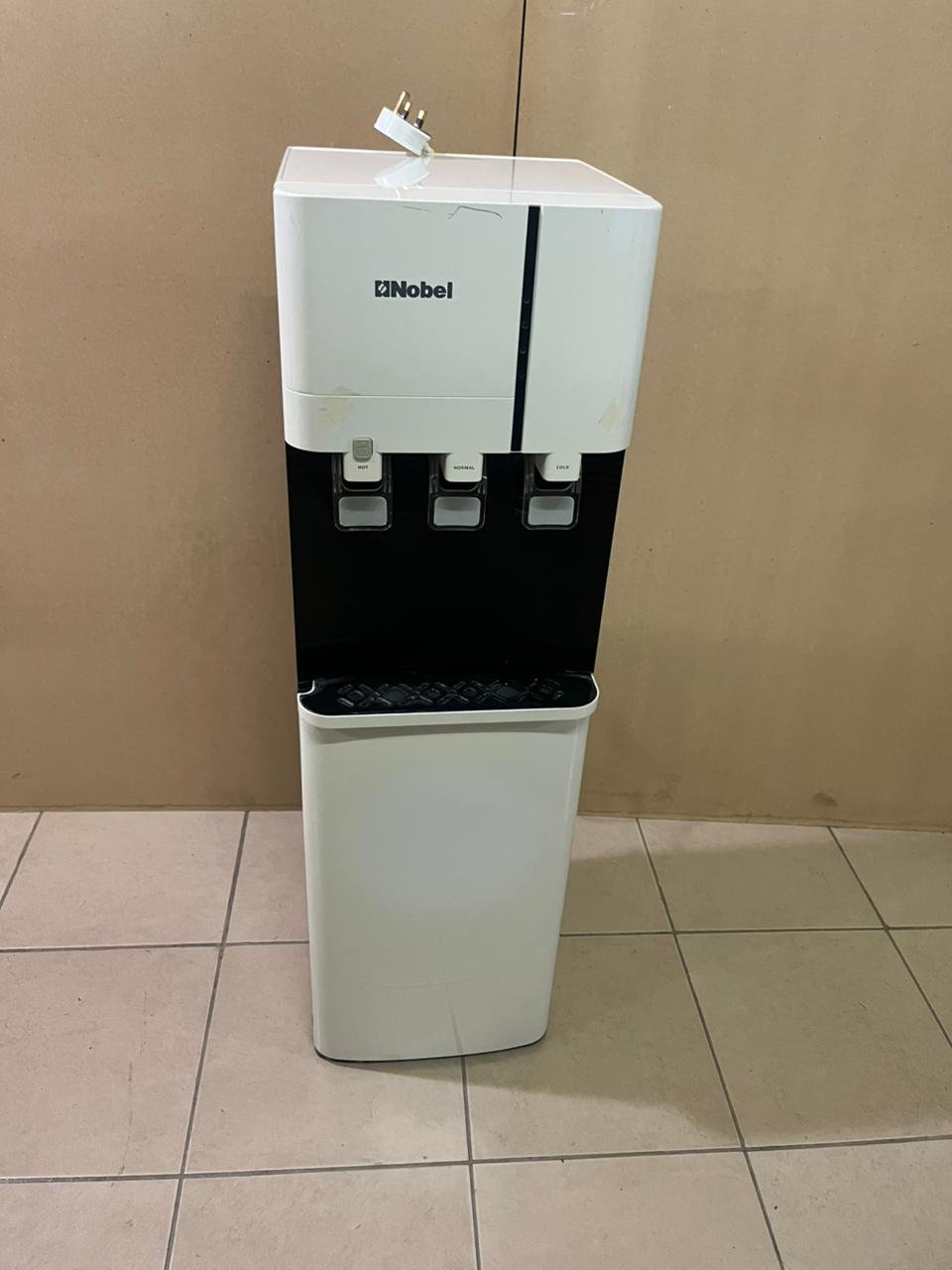 White water dispenser