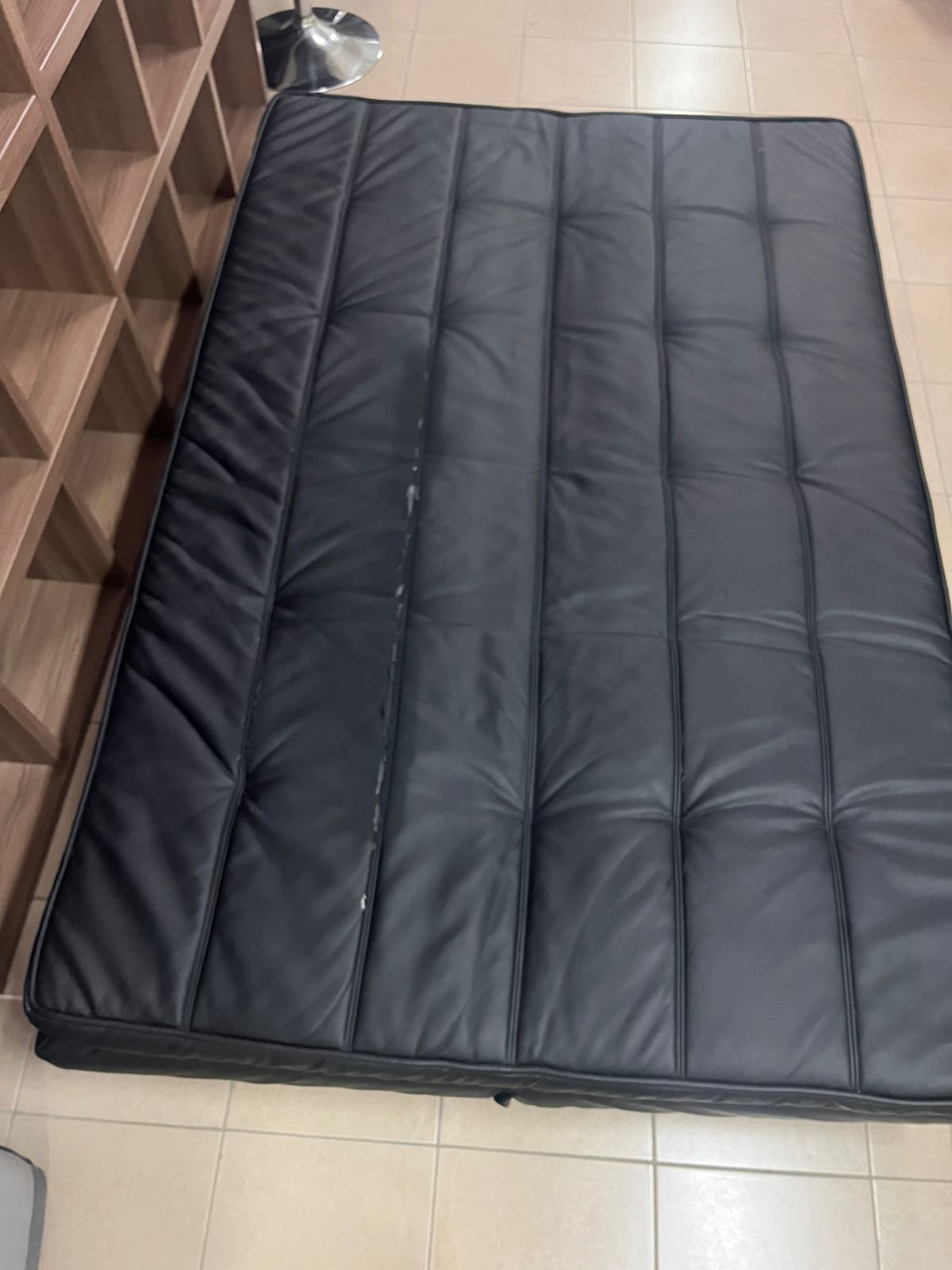 Leather sofa bed - Image 3