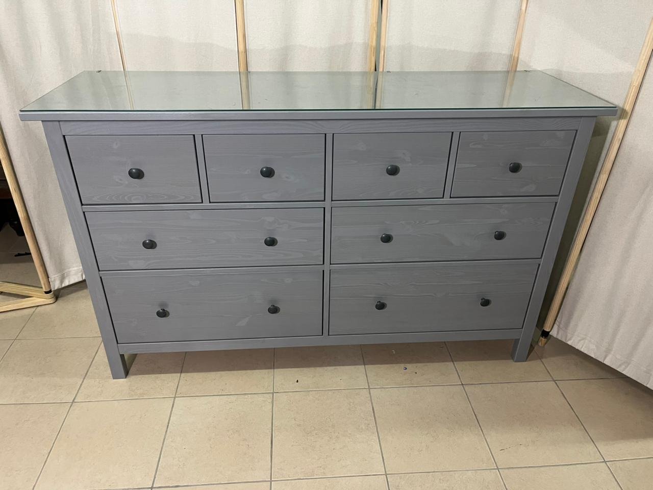 HEMNES Chest of 8 drawers, grey stained, 160x96 cm - Image 2