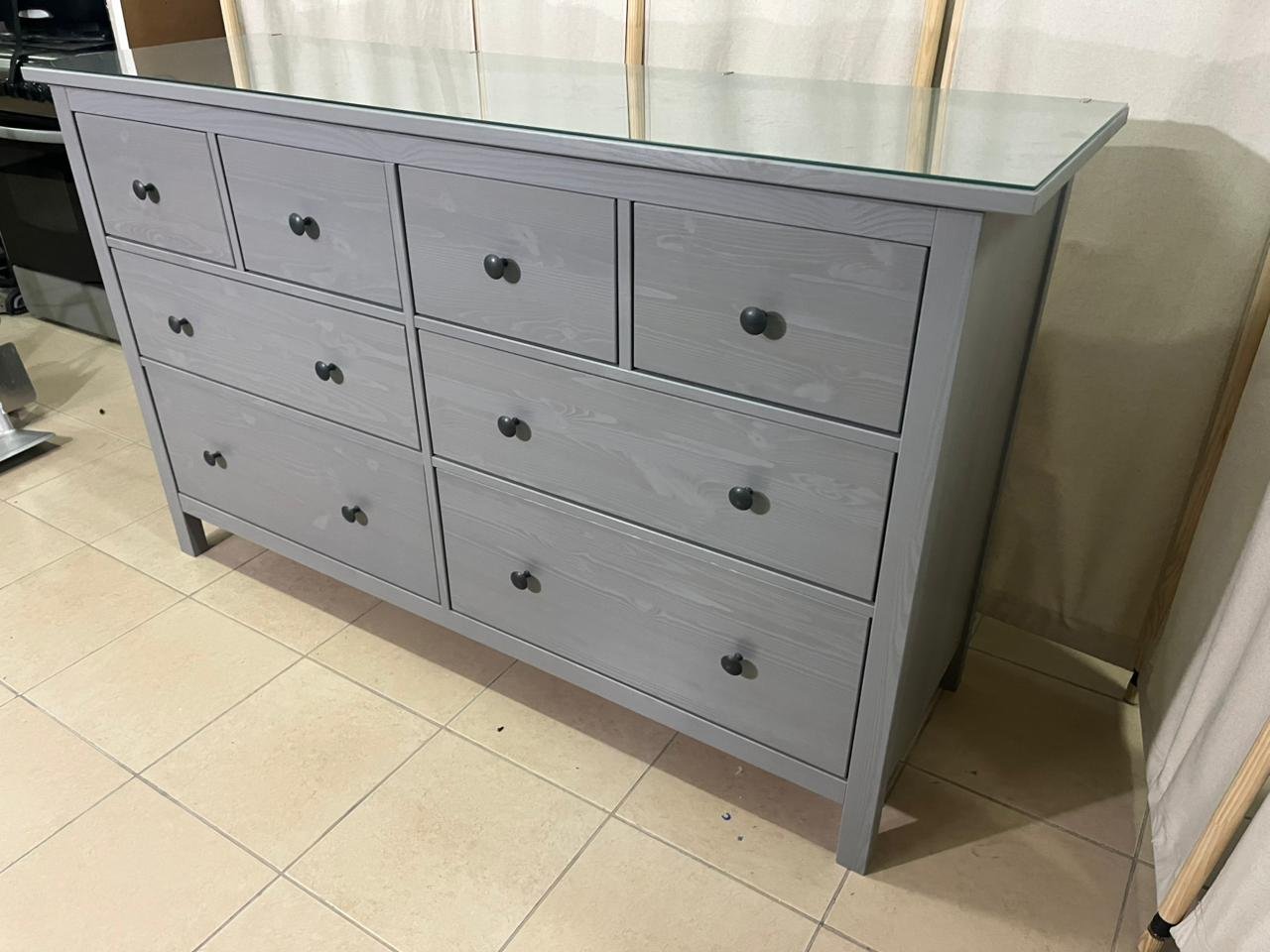 HEMNES Chest of 8 drawers, grey stained, 160x96 cm - Image 6