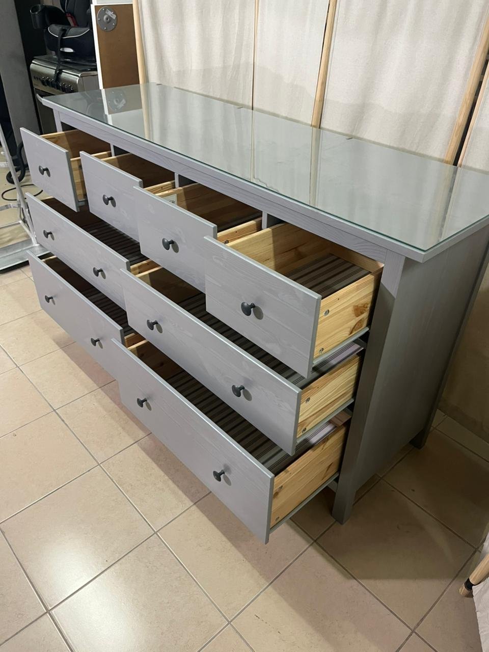 HEMNES Chest of 8 drawers, grey stained, 160x96 cm - Image 7