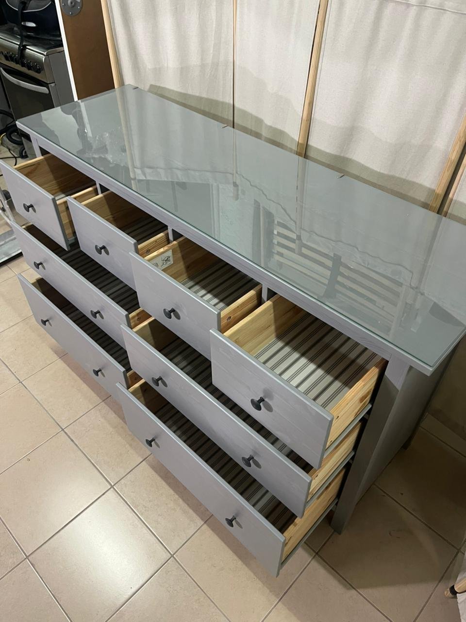 HEMNES Chest of 8 drawers, grey stained, 160x96 cm - Image 9