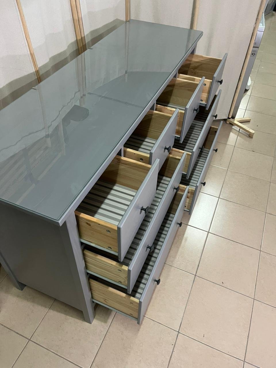 HEMNES Chest of 8 drawers, grey stained, 160x96 cm - Image 10