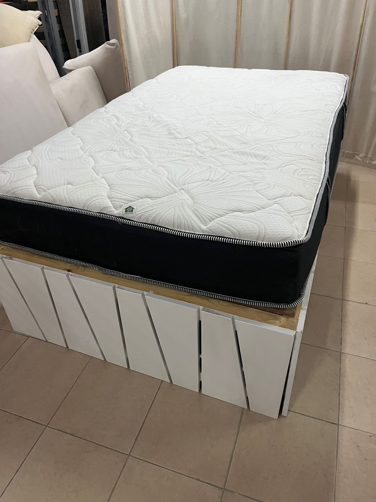 Bed with mattress measuring 120*200 cm - Image 4