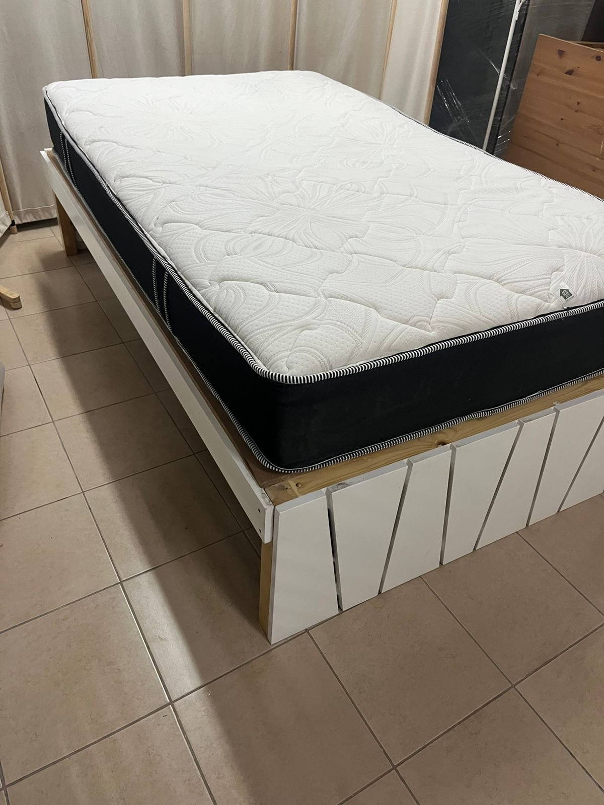 Bed with mattress measuring 120*200 cm - Image 5