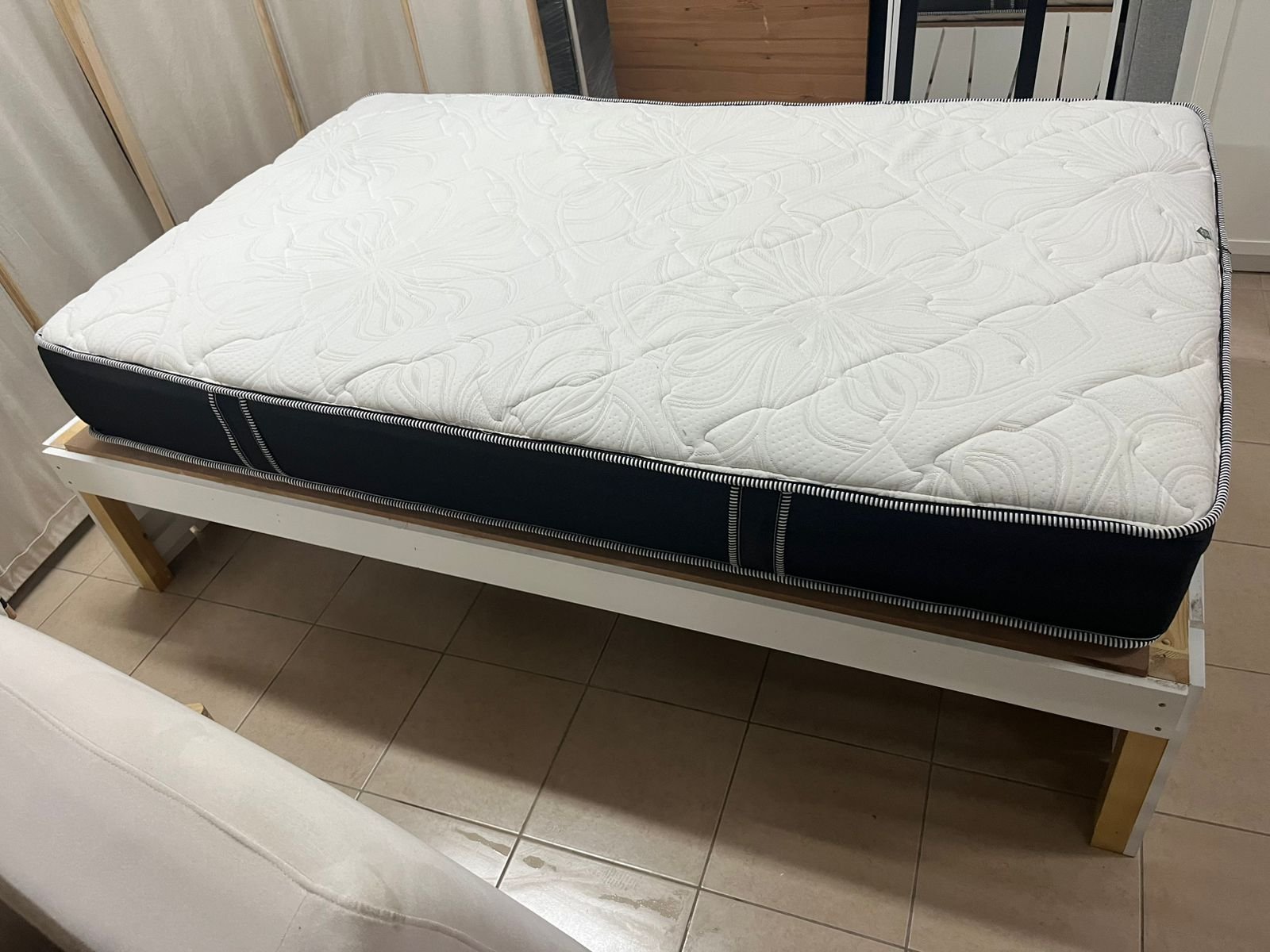 Bed with mattress measuring 120*200 cm - Image 11