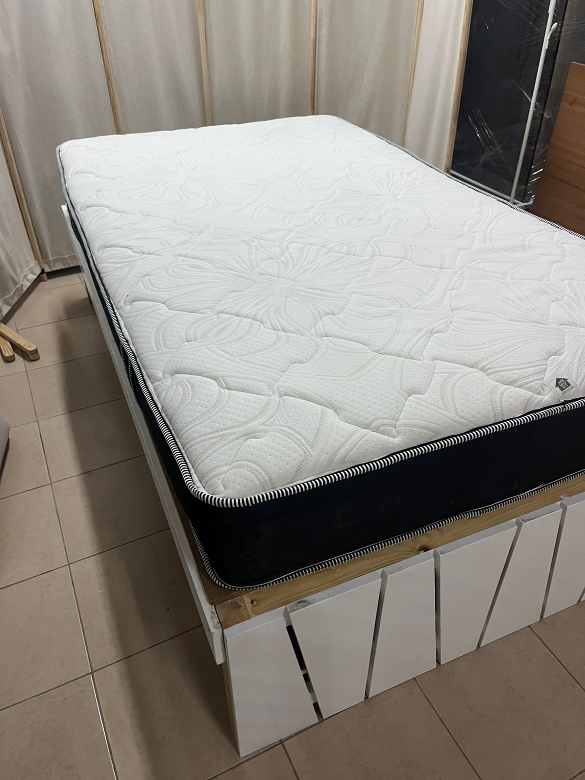 Bed with mattress measuring 120*200 cm - Image 12