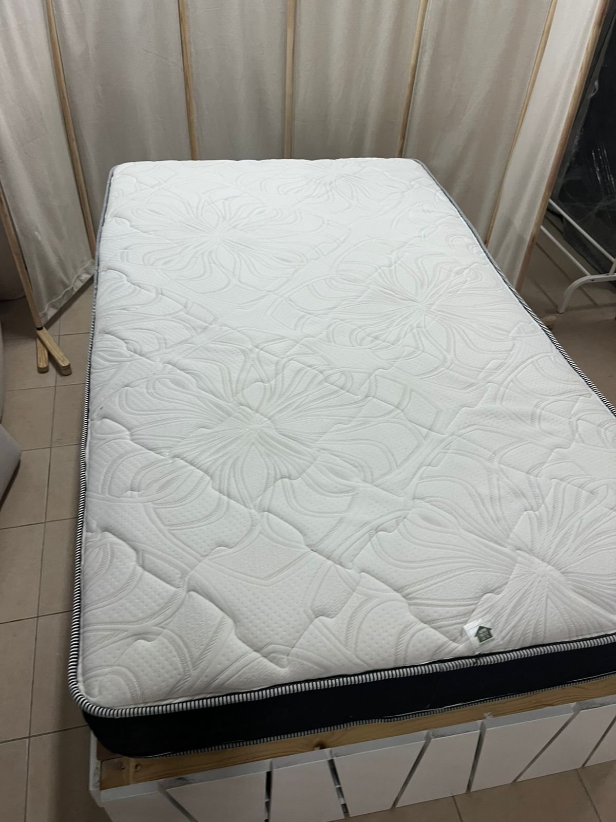 Bed with mattress measuring 120*200 cm - Image 13