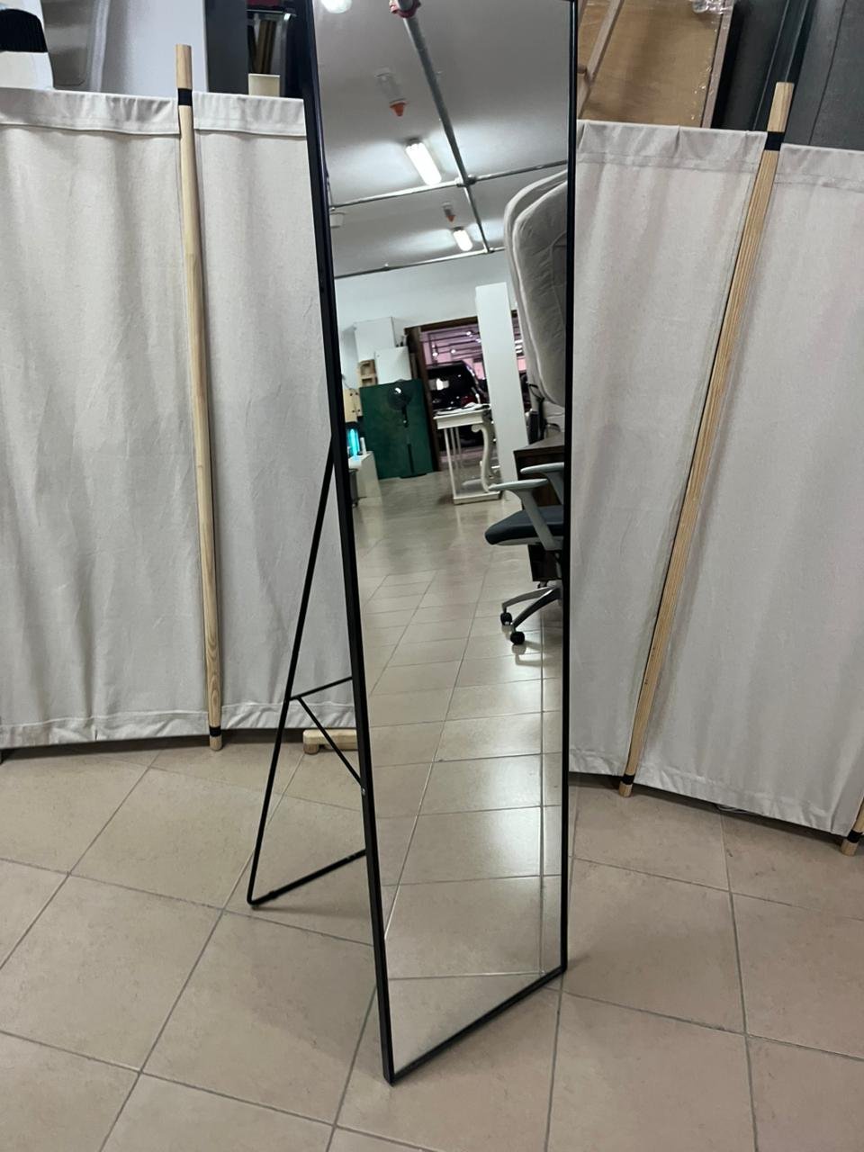 Mirror with stand, black, 40x167 cm