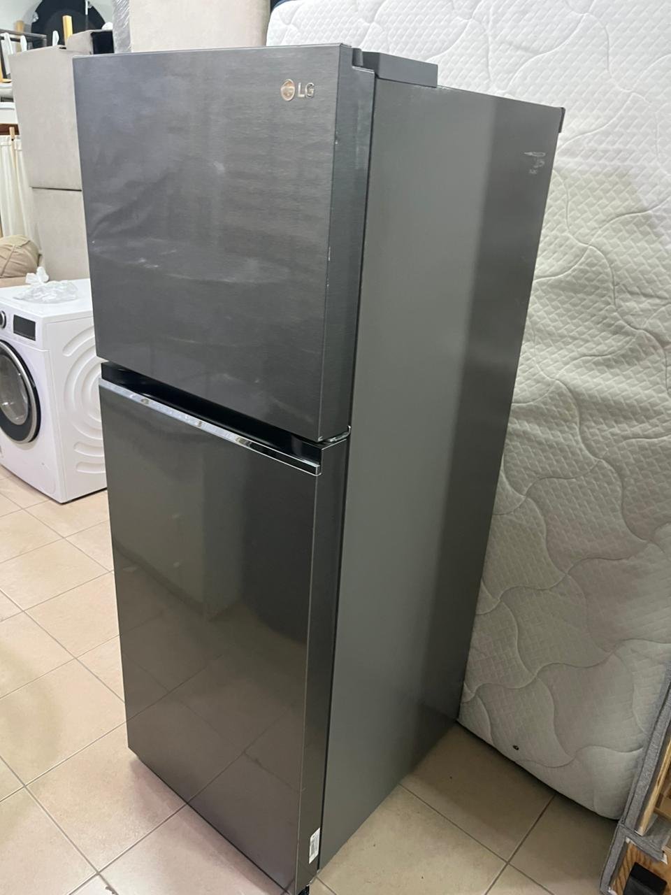 LG Top Freezer Refrigerator - Image 2