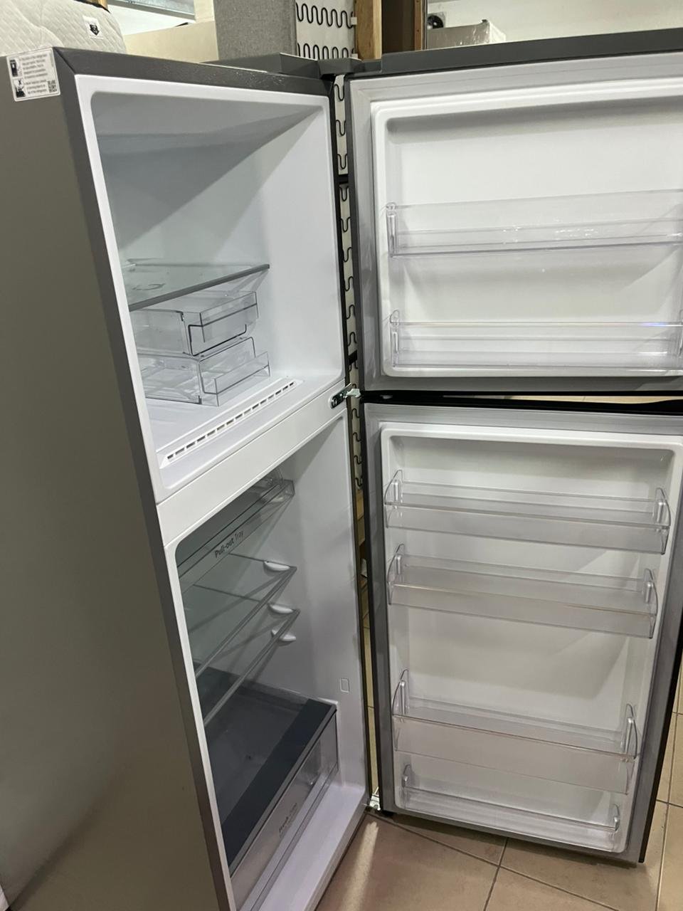 LG Top Freezer Refrigerator - Image 9