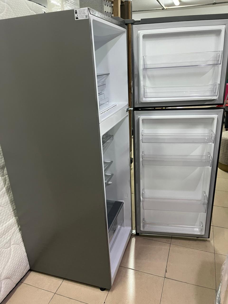 LG Top Freezer Refrigerator - Image 11