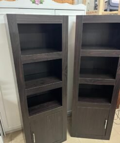 Dark wood-colored bookcases, from "Ban Emirates Delin"