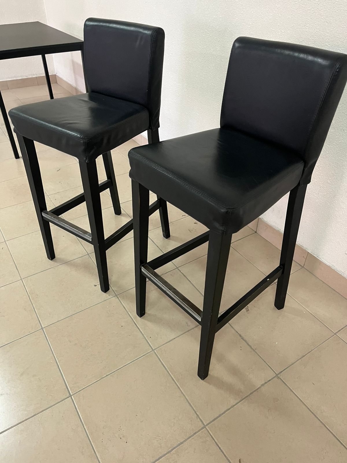 BERGMUND Bar stool with backrest, counter height black/Glose black, 62 cm - Image 2