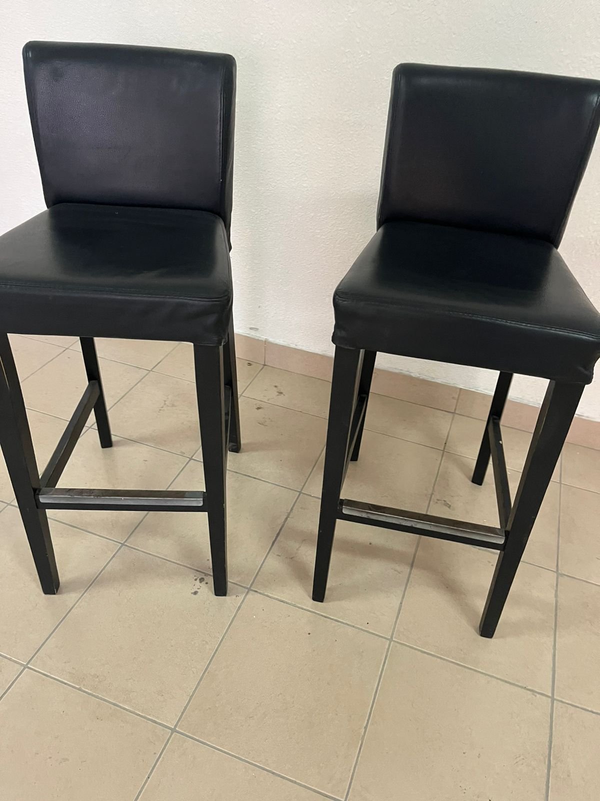 BERGMUND Bar stool with backrest, counter height black/Glose black, 62 cm - Image 4