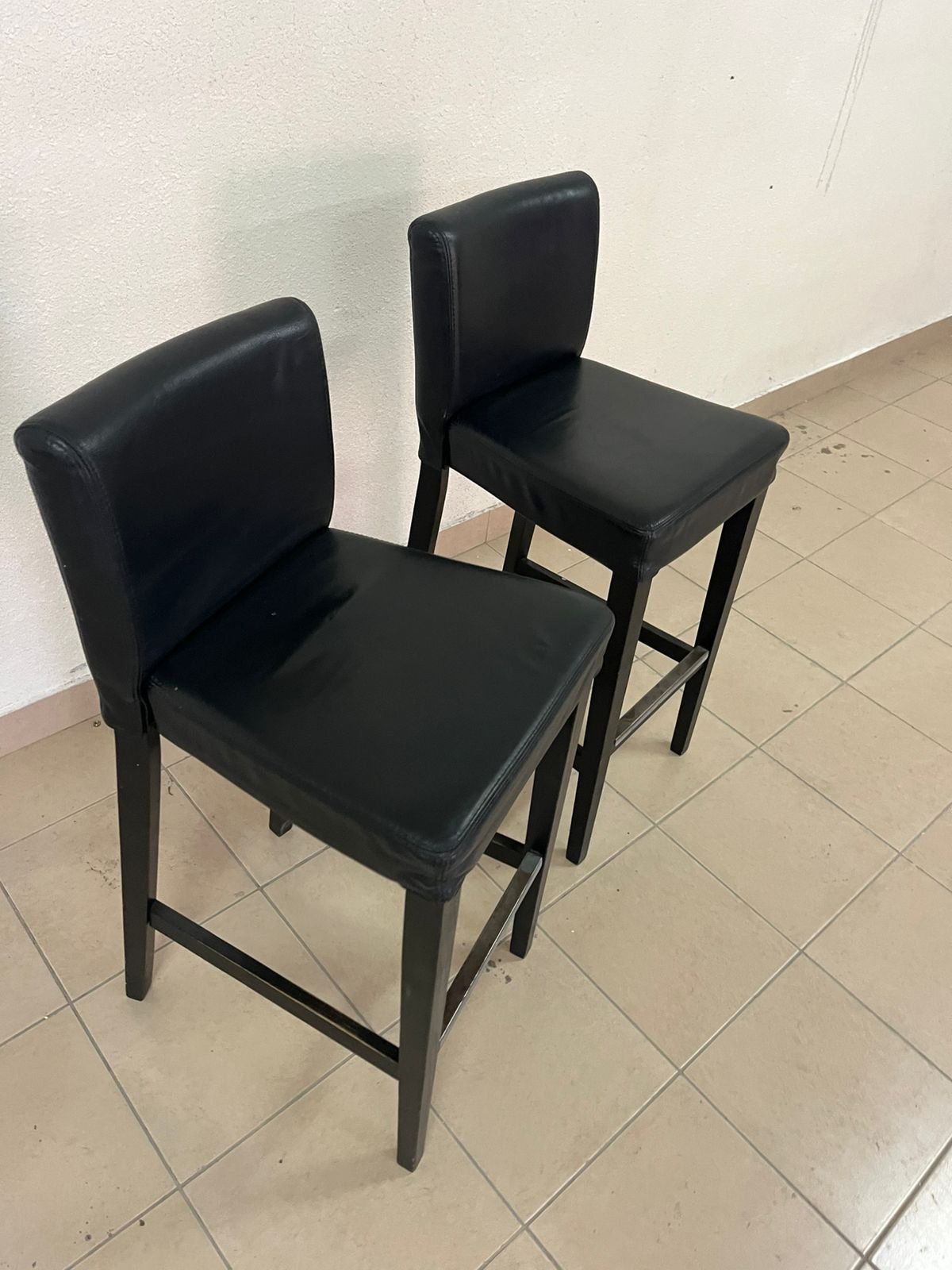 BERGMUND Bar stool with backrest, counter height black/Glose black, 62 cm - Image 6