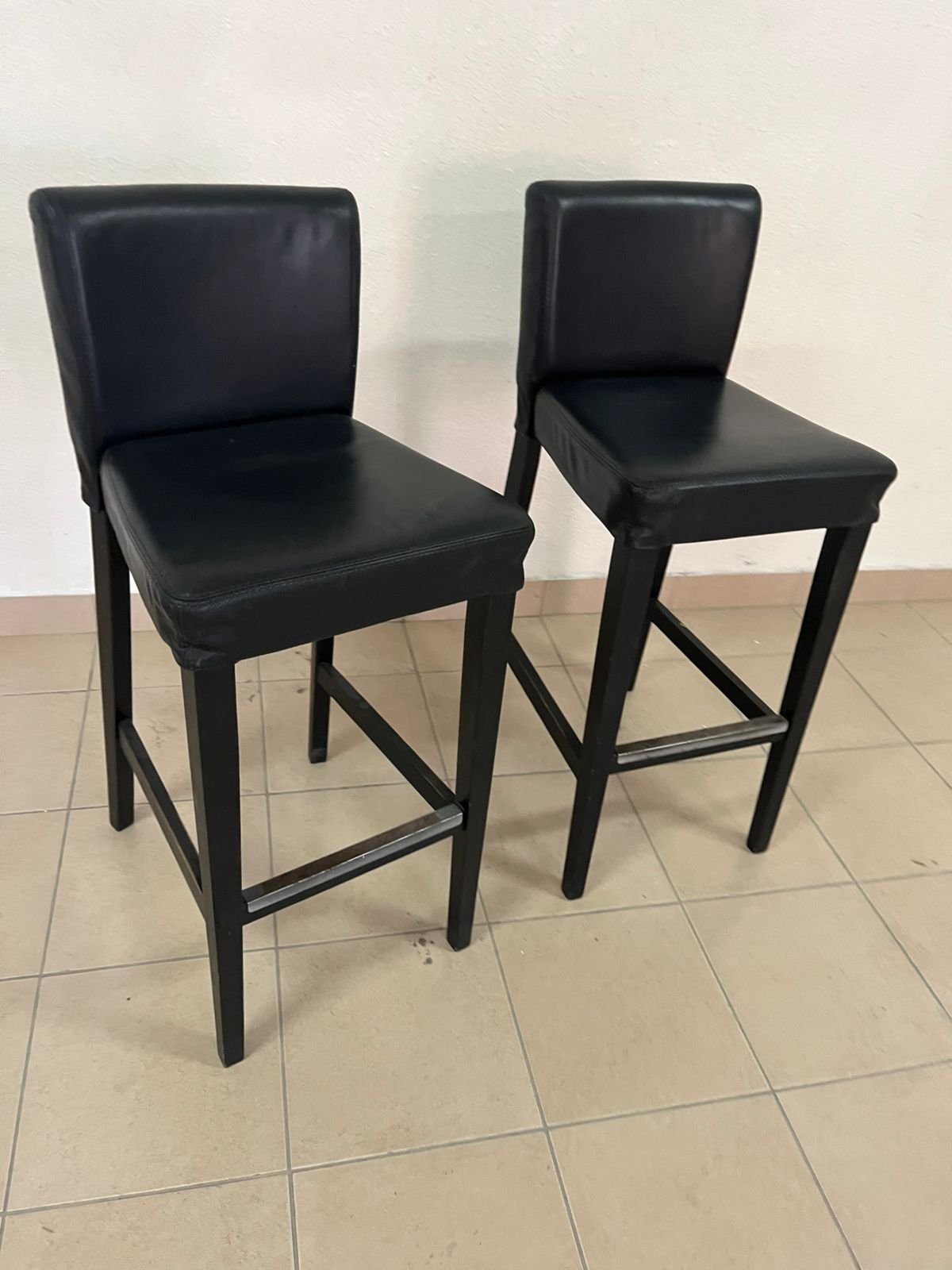 BERGMUND Bar stool with backrest, counter height black/Glose black, 62 cm - Image 7