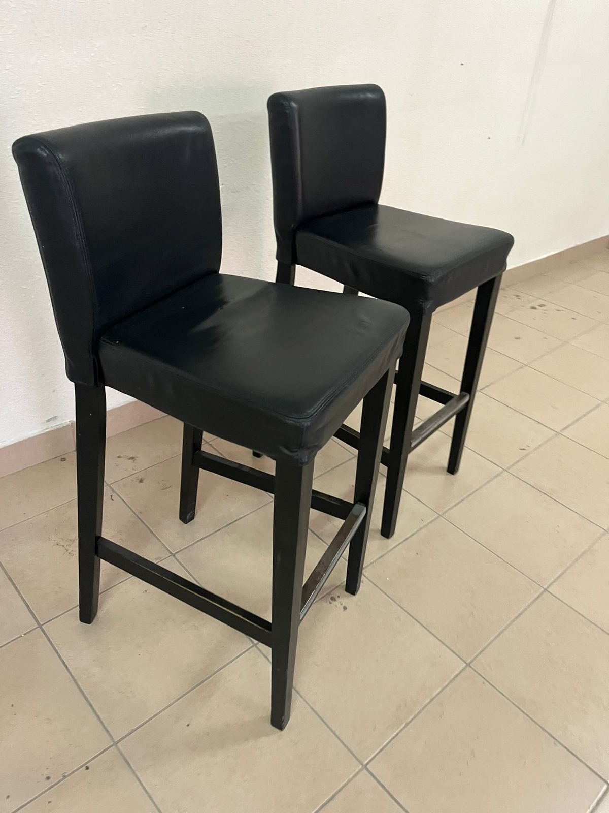 BERGMUND Bar stool with backrest, counter height black/Glose black, 62 cm