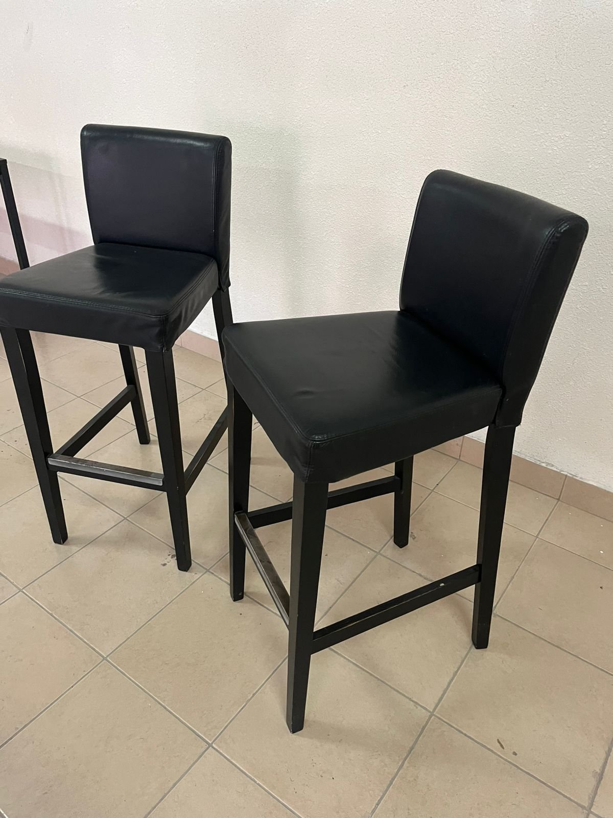 BERGMUND Bar stool with backrest, counter height black/Glose black, 62 cm - Image 11