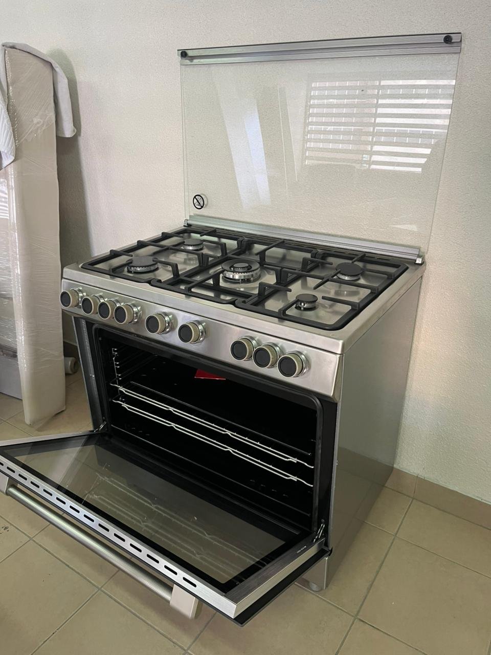 Glemgas freestanding gas hob, 90 x 60 cm, featuring 5 burners and a stainless steel body. - Image 3
