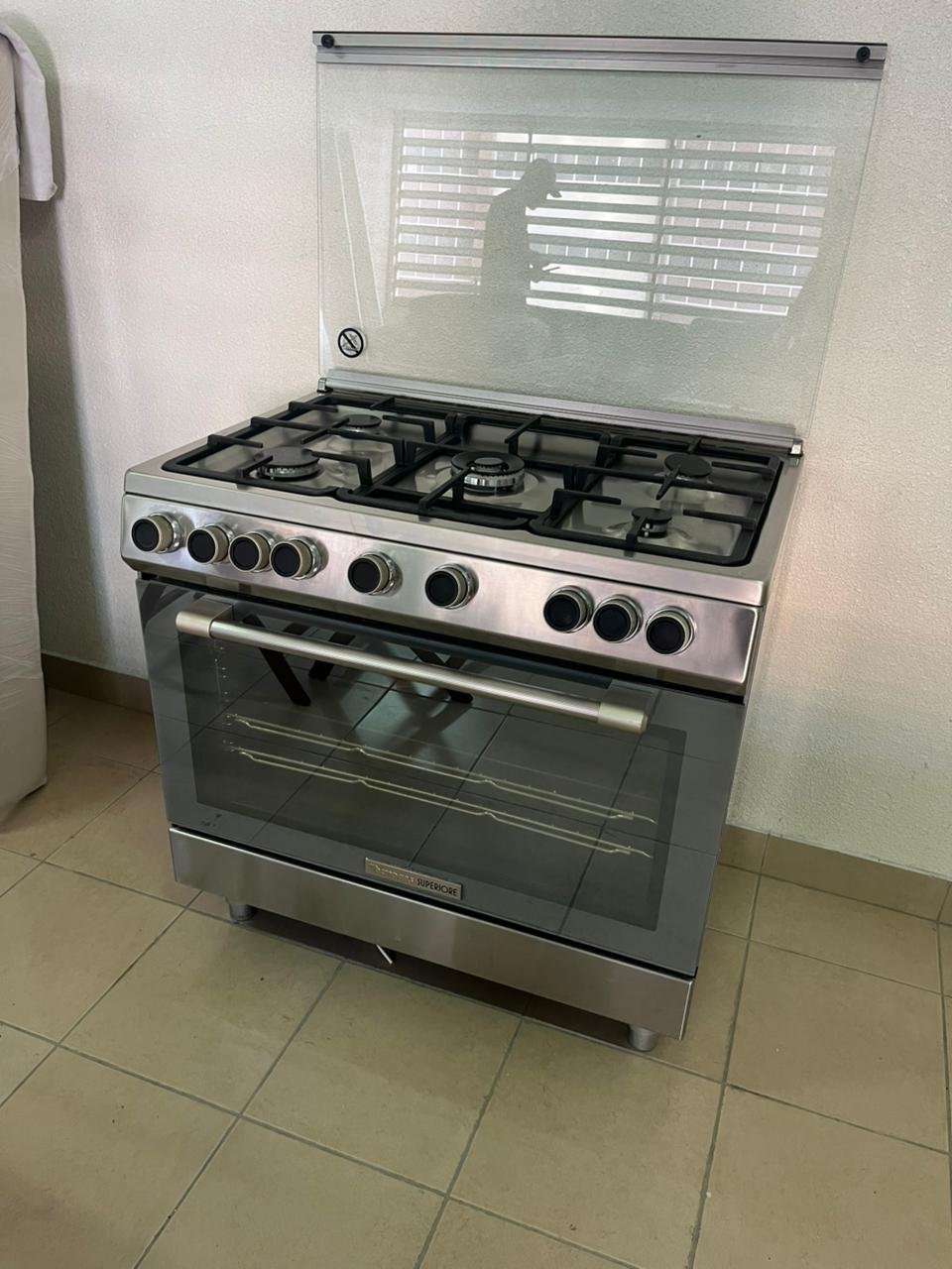 Glemgas freestanding gas hob, 90 x 60 cm, featuring 5 burners and a stainless steel body.