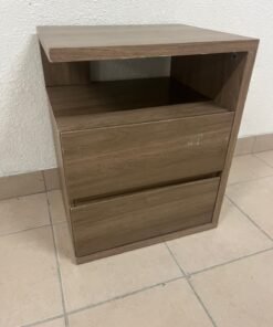 The Campeche bedside table is a Henn brand model.