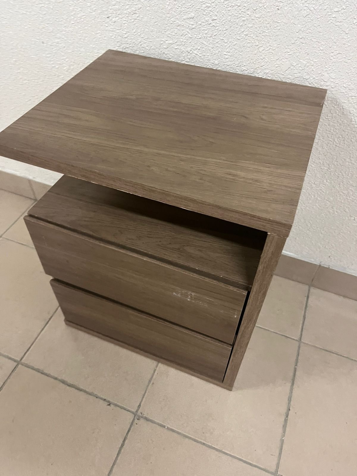 The Campeche bedside table is a Henn brand model. - Image 5