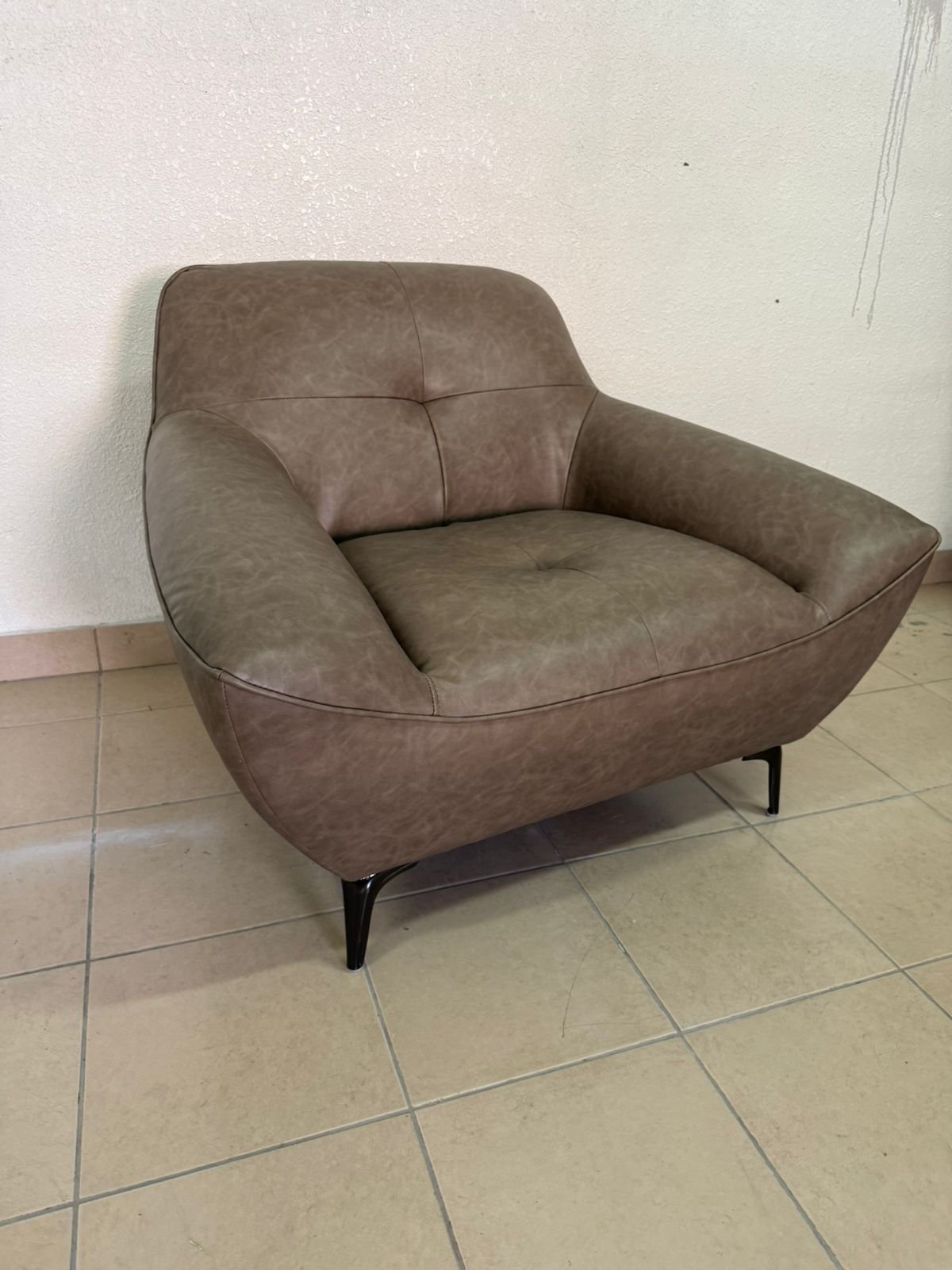 Home Center Radcliffe Faux Leather Armchair. - Image 3